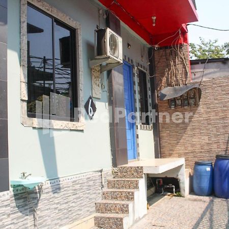 Snow White Residence Near Grogol Mitra Reddoorz Jakarta Bagian luar foto