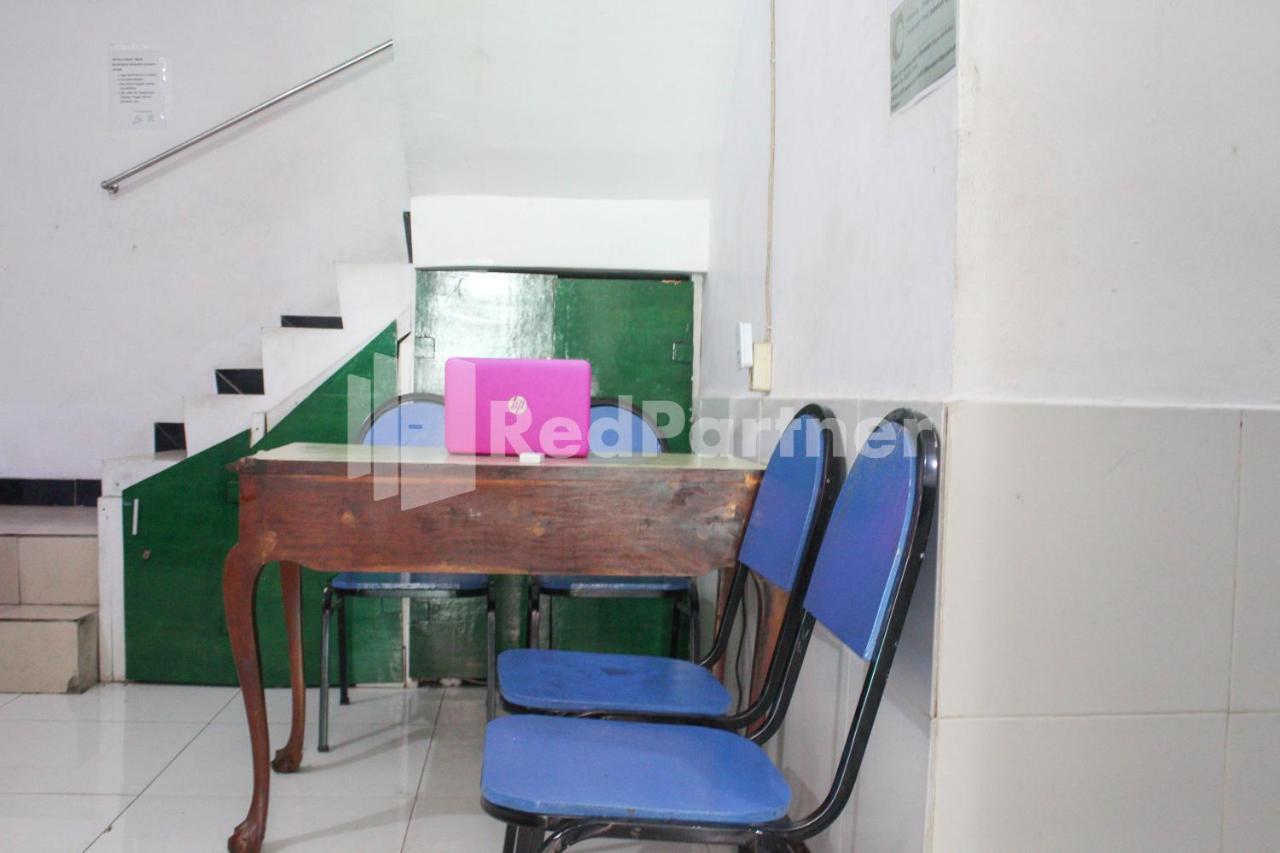 Snow White Residence Near Grogol Mitra Reddoorz Jakarta Bagian luar foto