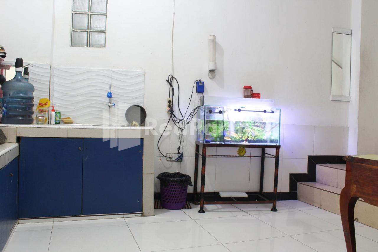 Snow White Residence Near Grogol Mitra Reddoorz Jakarta Bagian luar foto