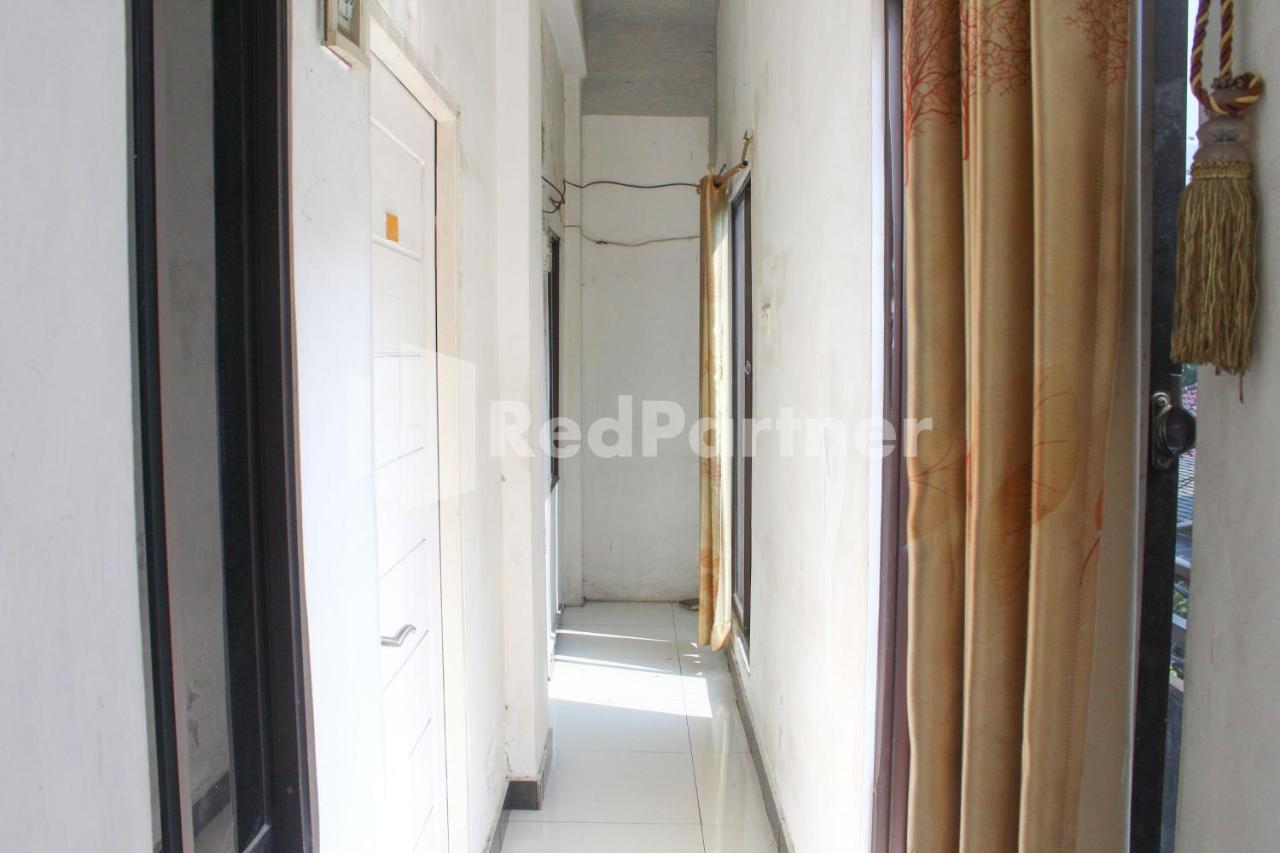 Snow White Residence Near Grogol Mitra Reddoorz Jakarta Bagian luar foto