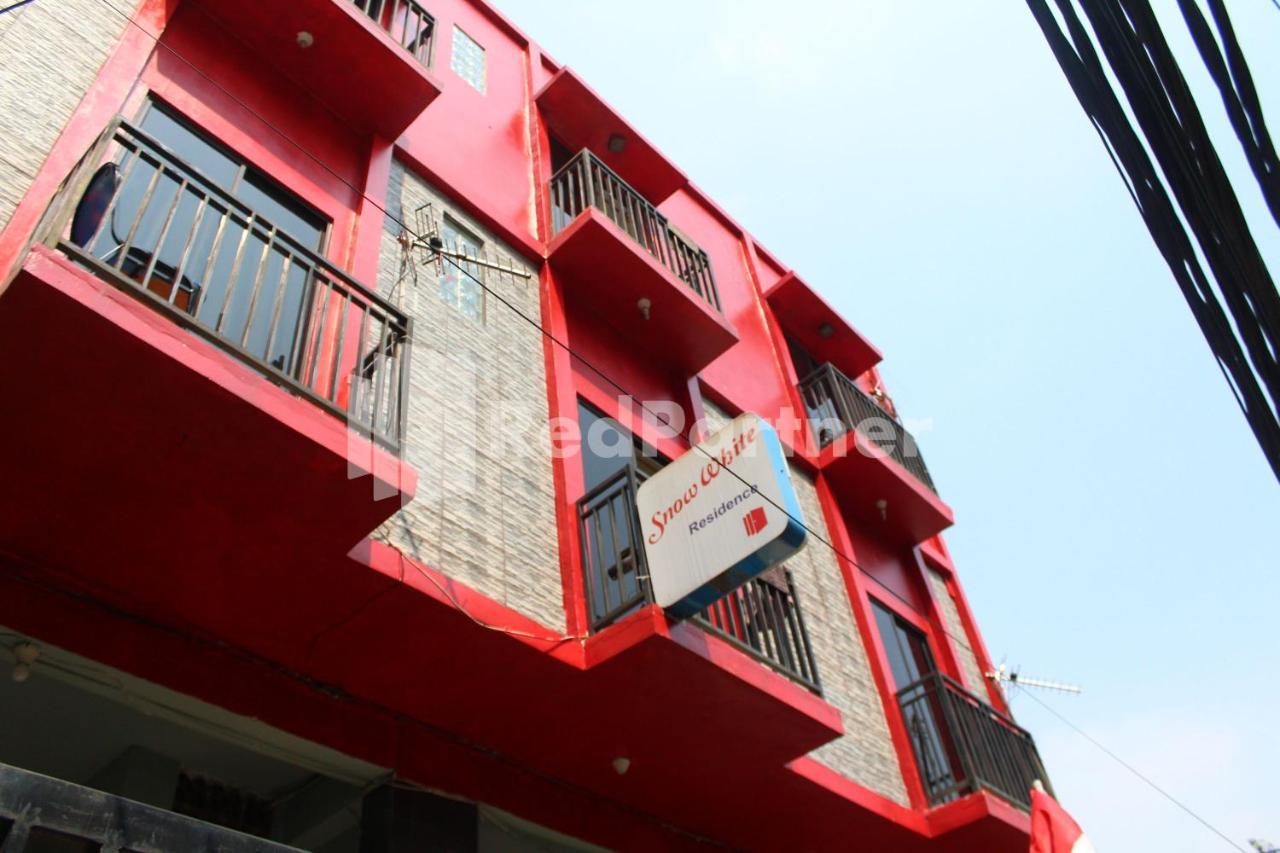 Snow White Residence Near Grogol Mitra Reddoorz Jakarta Bagian luar foto