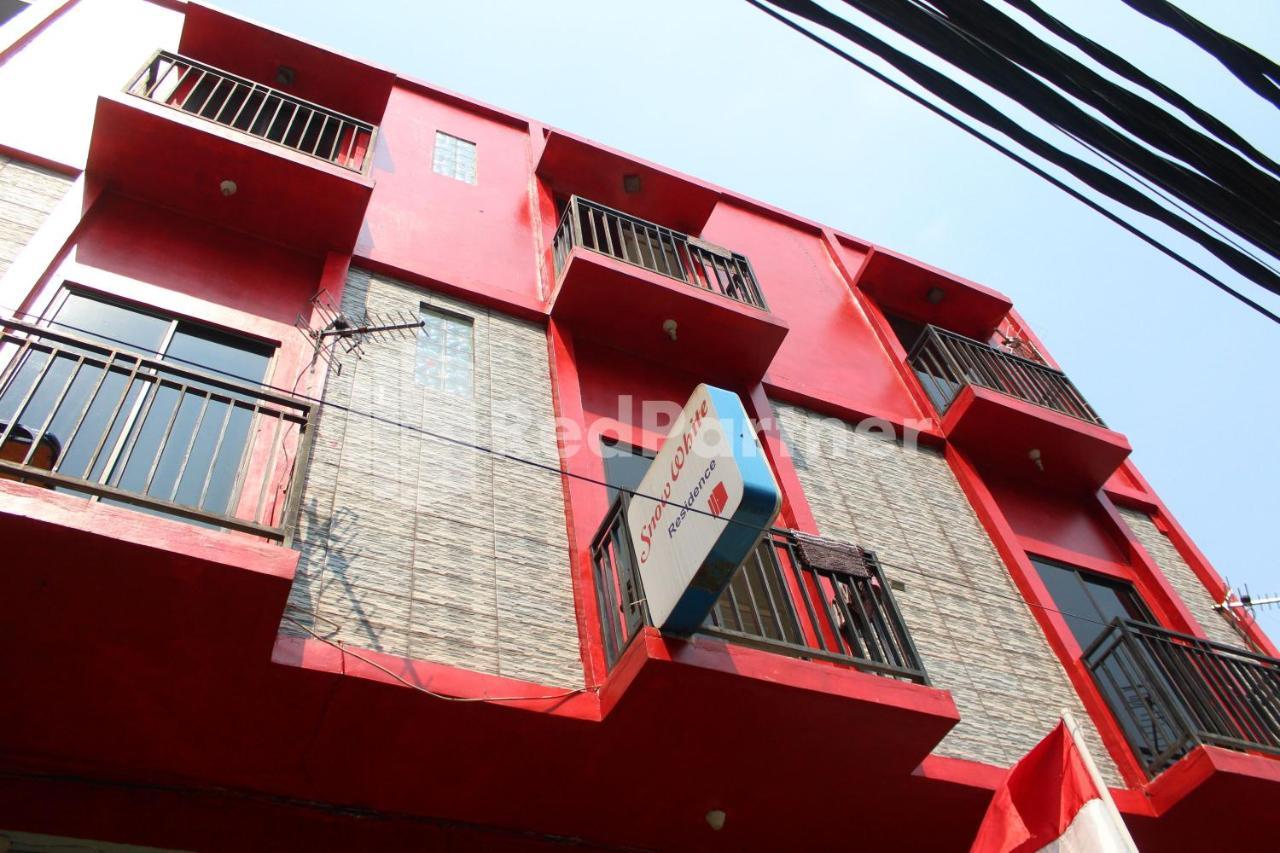 Snow White Residence Near Grogol Mitra Reddoorz Jakarta Bagian luar foto